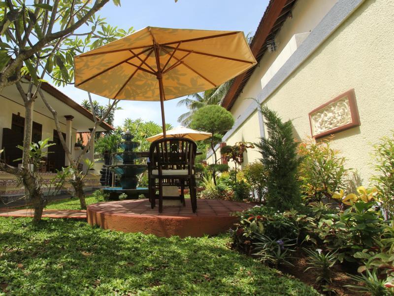 Frangipani Homestay Нуса-Дуа Экстерьер фото